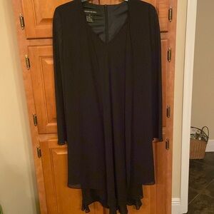 Jones NewYork, dress with sheer sleeves overlay & fully lined! V-neck! Like new!